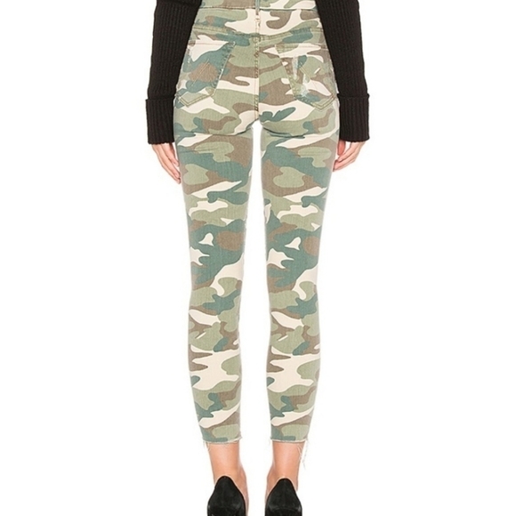 MOTHER High Waisted Looker Ankle Fray in See Me ( Camouflage) Size 25 - Picture 6 of 16